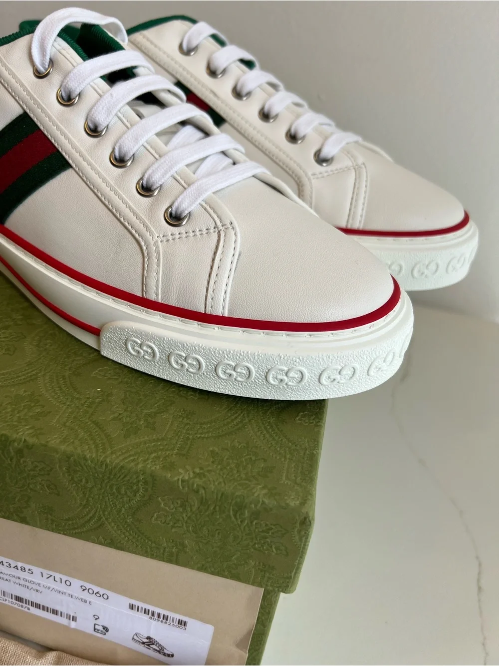 Gucci White Leather Low-Top Sneakers with Green Collar & Red Trim